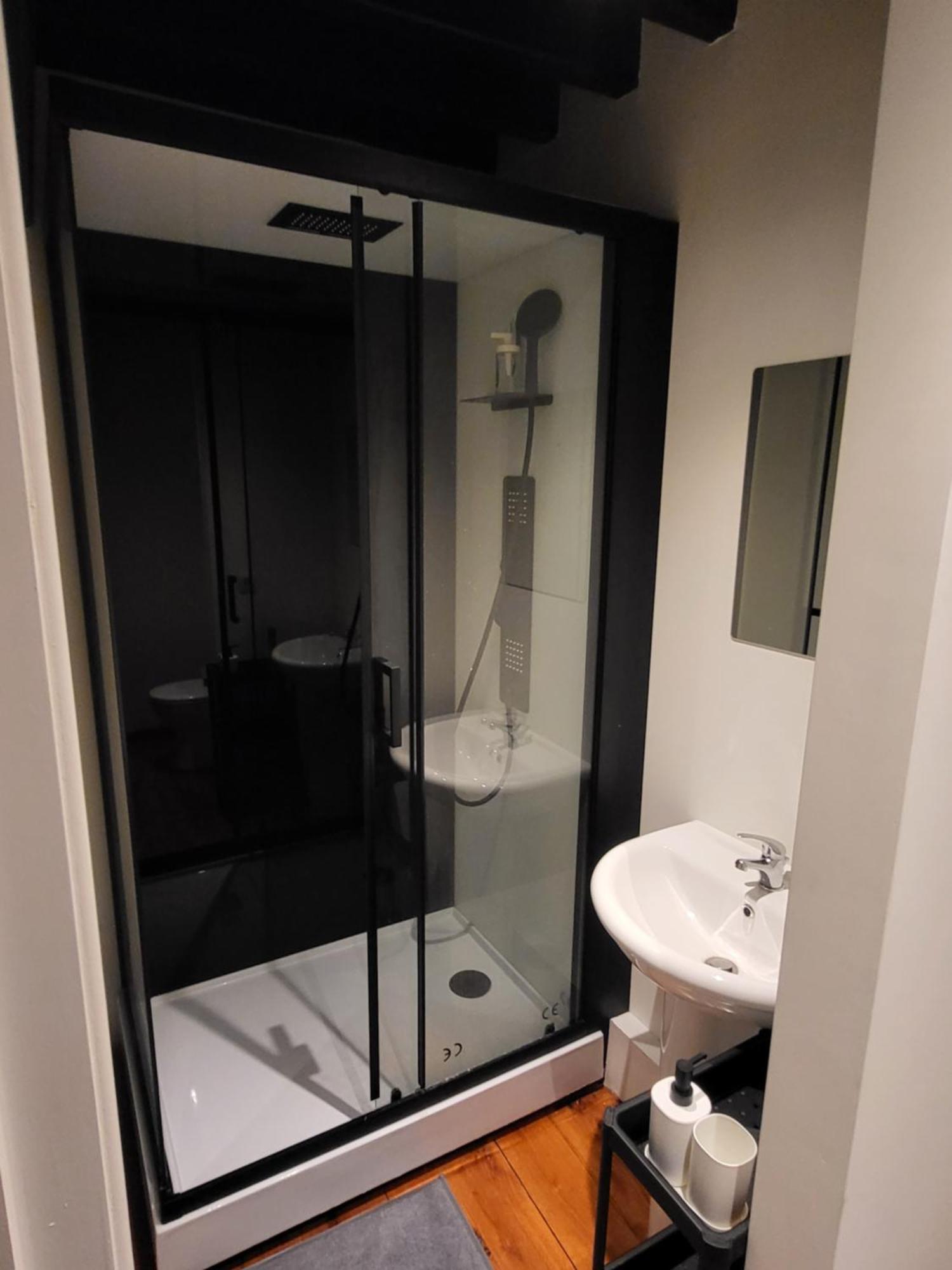 Viktoria Hostel Antwerpia Zewnętrze zdjęcie